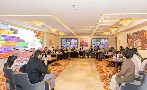 وزير الحج والعمرة يزور فرع مكتبة الملك عبدالعزيز العامة في جامعة بكين ويشيد بجهودها الثقافية