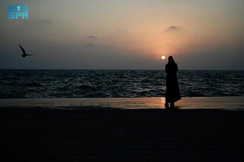 أجواء جازان الغائمة والمعتدلة تجذب الزوار خلال الإجازة