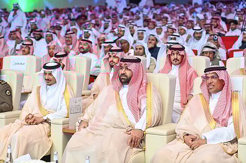 أمير جازان يشرّف أمسية الشاعر حسن أبوعَلة.. ويعلن تسمية المسرح باسمه