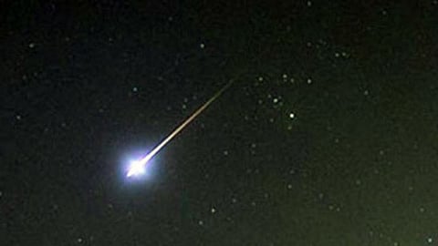 سماء المملكة تترقب ذروة شهب التوأميات فجر الأحد وسط عرض لامع ومصدر فريد من "فايثون"