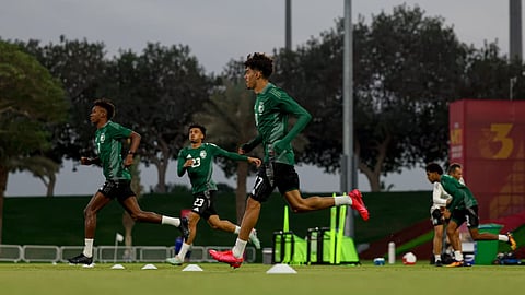 لاعبو المنتخب السعودي تحت 23 عامًا لكرة القدم خلال التدريبات الجماعية