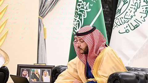 الأمير سعود بن نهار يُدشّن مشروع الحافلة الذكية لـ"الاتصالات السعودية" بالطائف