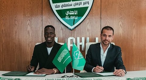 الأهلي بعد تجديد عقد "ميندي": "أبواب القلعة في أيدٍ أمينة.. القائد مستمر حتى 2028"