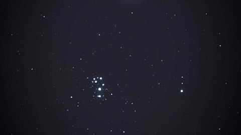 الليلة.. مشهد فلكي يُزيّن سماء المملكة والعالم العربي