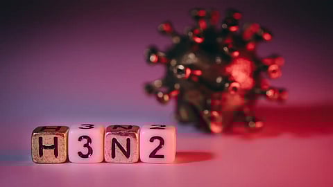 بعد تحذير "الصحة العالمية".. تقرير بريطاني: كل ما يجب أن تعرفه عن متحور إنفلونزا H3N2 الجديد