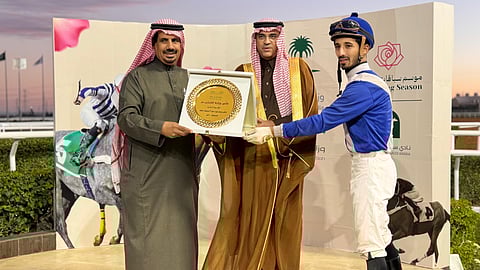 "الغامدي" يتوّج الجواد "يهمني" بكأس وزارة التعليم في موسم الطائف الشتوي