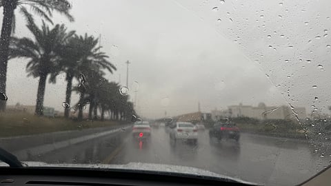 أمطار صباحية على الرياض دون معوقات مرورية والأرصاد تحذّر