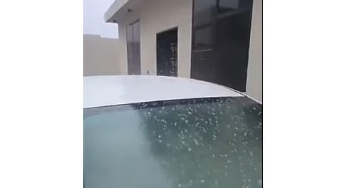 شاهد.. تساقط الثلوج صباحًا على المجمعة والغاط.. والأرصاد تتوقع امتداد الحالة شمال الرياض والقصيم