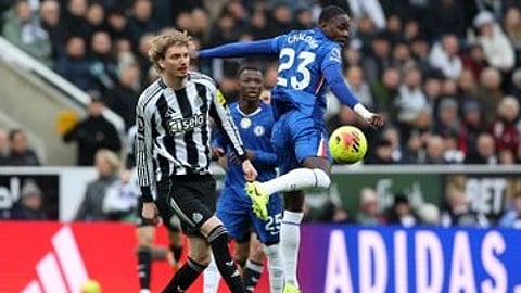جانب من لقاء نيوكاسل يونايتد وتشيلسي في الدوري الإنجليزي الممتاز