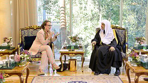 الأمين العام لرابطة العالم الإسلامي محمد العيسى مستقبلًا ريبيكا غرينسبان