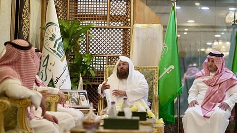 "السديس" يعتمد قرارات تطويرية تعزز الحوكمة وتدعم تمكين المرأة والشباب في الحرمين