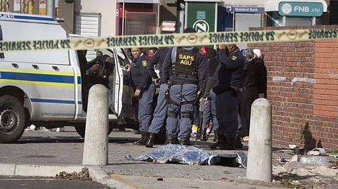 مقتل 9 وإصابة 10 في إطلاق نار جماعي بجنوب أفريقيا نفذه 12 مسلحًا مجهولًا