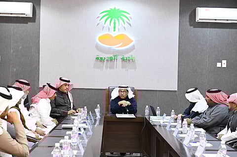 أمين نجران يتفقد المشاريع البلدية في شرورة والوديعة ويدشّن هوية سيارات الأمن والسلامة