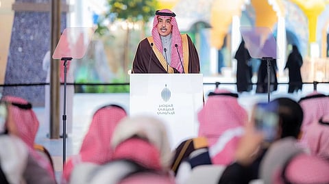 وزير الإعلام سلمان الدوسري خلال المؤتمر الصحفي الـ30 بالقدية