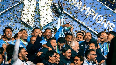 فريق نابولي يتوج بلقب كأس السوبر الإيطالي في الرياض