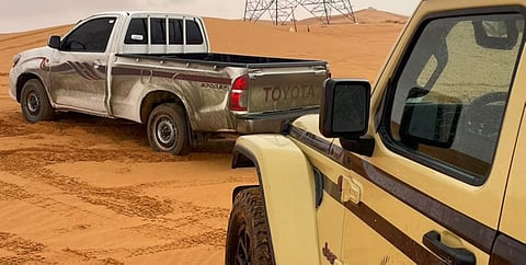 ضبط مخالفات بيئية في حائل ومحمية الملك عبدالعزيز.. نيران ومركبات خارج القانون