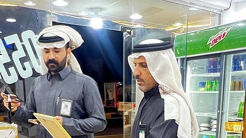 لجنة التوطين بنجران تواصل جولاتها على المطاعم والمقاهي