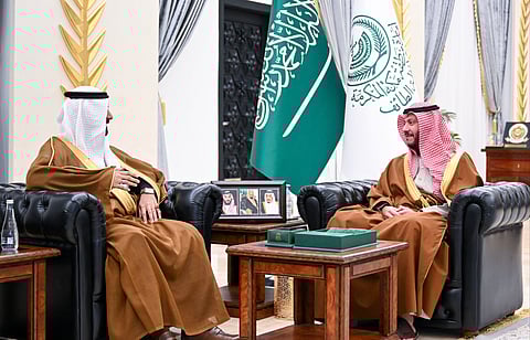 مُحافظ الطائف يتسلّم شهادة الآيزو العالمية لفرع وزارة الصحة بالطائف