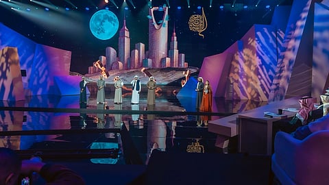 قصيدة الأم تحسمها.. "بندر بن نومان" إلى المرحلة المقبلة من "شاعر الراية"