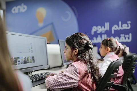 معمل البنك العربي الوطني يوفر بيئية تعليمية تقنية لأكثر من 370 طالبة ومعلمة في مدرسة 105 الابتدائية للبنات بالرياض