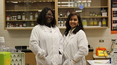 دراسة تحذّر: الدوام الليلي واضطراب النوم يسرّعان انتشار سرطان الثدي العدواني