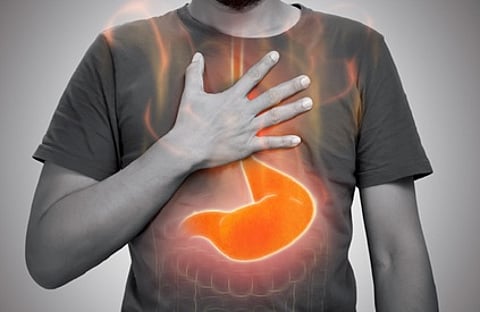 أطباء يحذّرون: حرقة المعدة المفاجئة قد تكشف مشكلات خفية