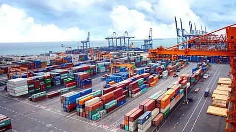 "الإحصاء": ارتفاع الصادرات غير البترولية بنسبة 32.3% في أكتوبر 2025