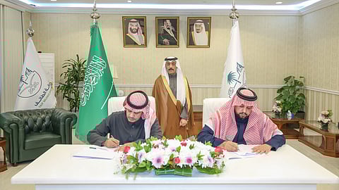 توقيع اتفاقية لإيصال الكهرباء لمخطط الورش والخدمات بالخرمة