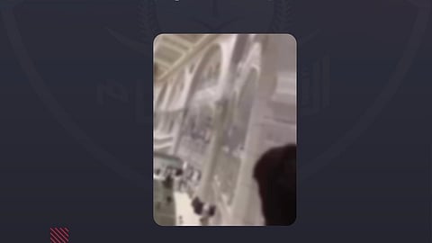 القوة الخاصة لأمن المسجد الحرام تباشر حالة إلقاء شخص نفسه من الأدوار العلوية وإصابة رجل أمن أثناء إنقاذه