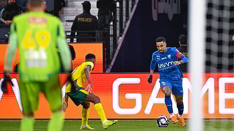 دوري روشن للمحترفين: مباراة دراماتيكية.. الهلال يعبر الخليج