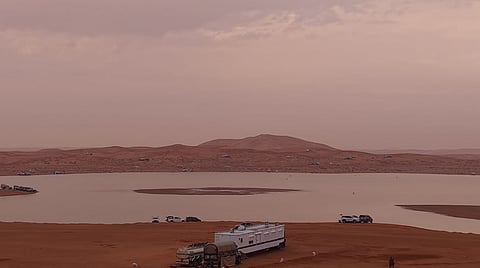 بالصور.. الأمطار ترسم لوحات خلابة في محير "أم الهشيم" شمال شرق الزلفي