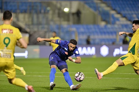 الفتح يهزم الخليج بهدف فرغاس ويقفز للمركز 11 في دوري روشن