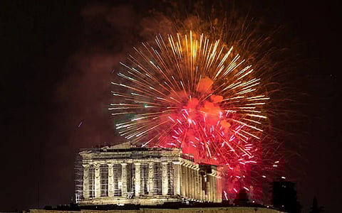 من تحطيم الأطباق إلى 12 وجبة في اليوم.. تقرير: 10 تقاليد غريبة للاحتفال برأس السنة لا يعرفها كثيرون