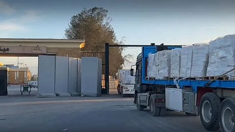 قوافل الهلال الأحمر المصري تحمل المساعدات لأهالي قطاع غزة - معبر رفح - ديسمبر 2025