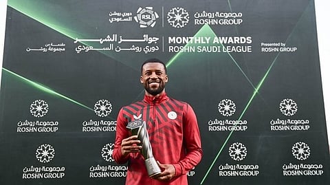 جورجينيو فينالدوم يتسلم جائزة أفضل لاعب عن شهر ديسمبر