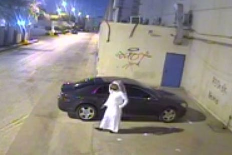 سرقة 40 ألفاً وأغراض بـ 80 ألف ريال من سيارة بالرياض