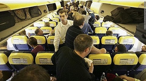 السجن لأمريكي صفع طفلاً "أسود" في الطائرة بسبب بكائه