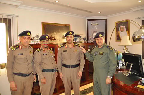 "الحربي" يقلد ضباط طيران الأمن رتبهم الجديدة