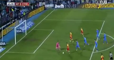 بالفيديو .. الساحر "ميسي" يسجل هدفاً خرافياً في مرمى "خيتافي"