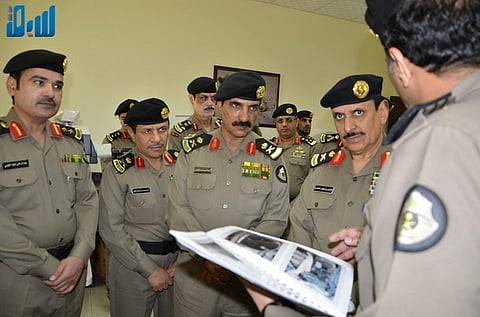بالصور.. مدير الأمن العام يتفقد الإدارات الأمنية بالشرقية