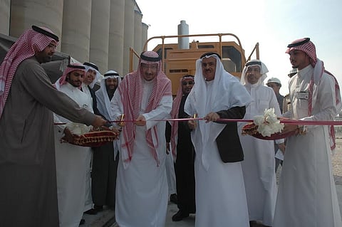 "السويكت" يدشن نشاط نقل القمح بقطارات الخطوط الحديدية