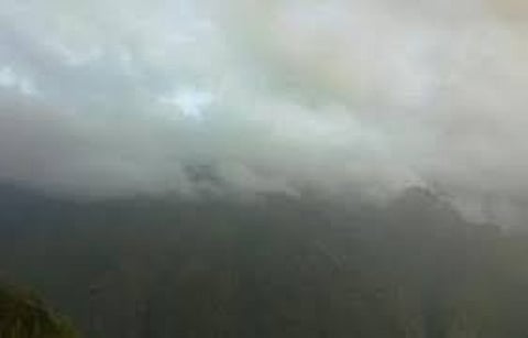 الآن.. أمطار غزيرة على "ينبع النخل" وقراها