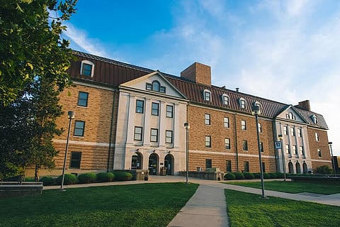 القبض على "ستيني" سعودي بتهمة التحرُّش بطالبة جامعية بأمريكا