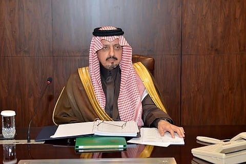 أمير عسير يطالب المسؤولين بتذليل العقبات أمام تنفيذ المشروعات