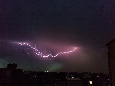 "الأرصاد" تحذر من سحب رعدية ممطرة مصحوبة بنشاط للرياح على الباحة