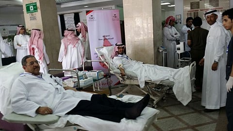 100 متبرع بالدم في حملة مستشفى الولادة بنجران