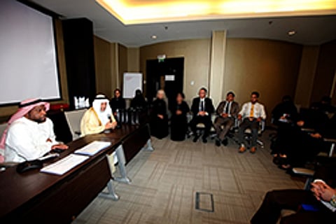 "إبصار" تختتم دورة العناية الإكلينيكية لضعف البصر بـ"جدة"