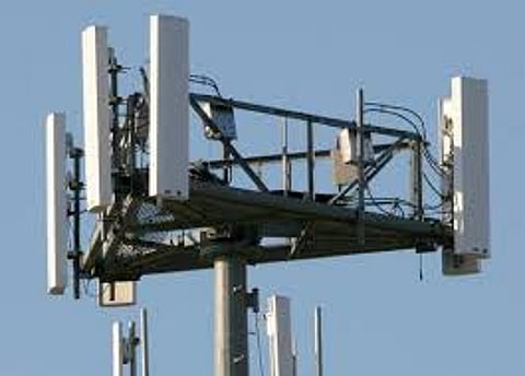 أهالي "أسدح بيشة" يشكون من ضعف شبكة الجوال