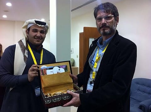 "هدية رمز" تجوب المؤتمرات المحلية لتكريم الضيوف العالميين