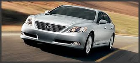 مواطن بجدة يرصد 15 ألف ريال لمن يعثر على "لكزس" مسروقة